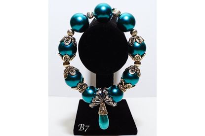 Royal-Blue Jumbo Pearl Bracelet